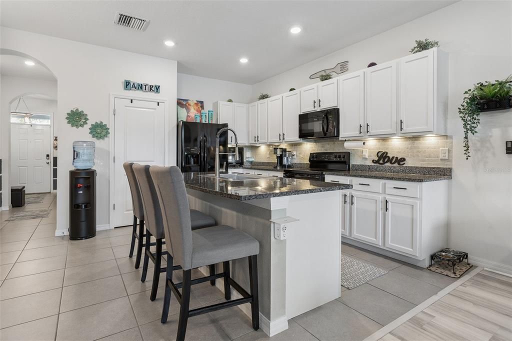 For Sale: $305,000 (3 beds, 2 baths, 1673 Square Feet)