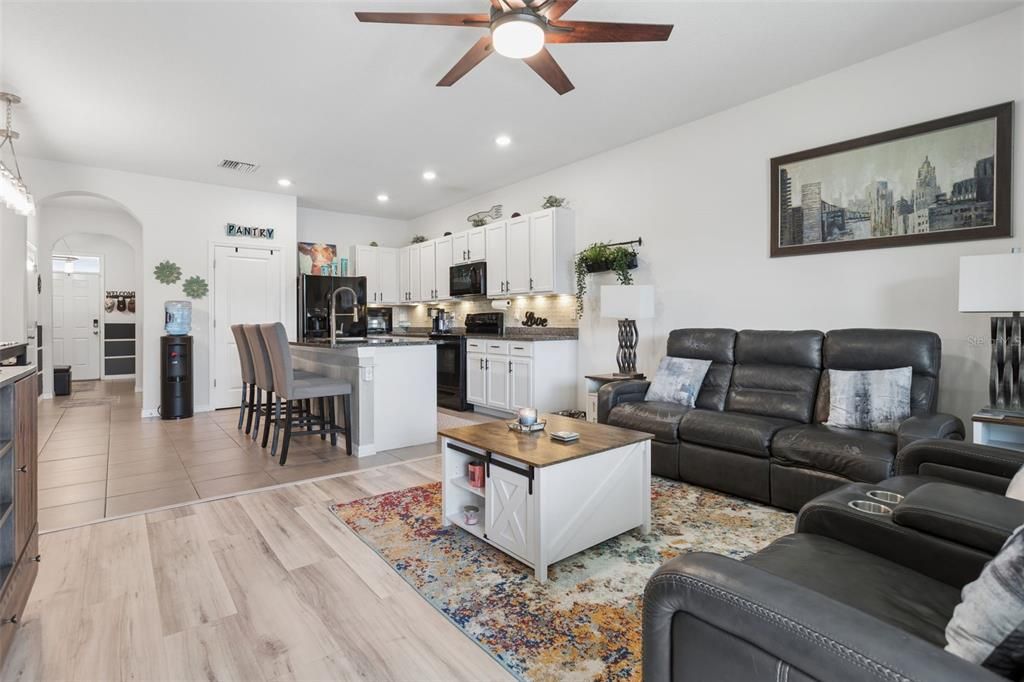 For Sale: $305,000 (3 beds, 2 baths, 1673 Square Feet)
