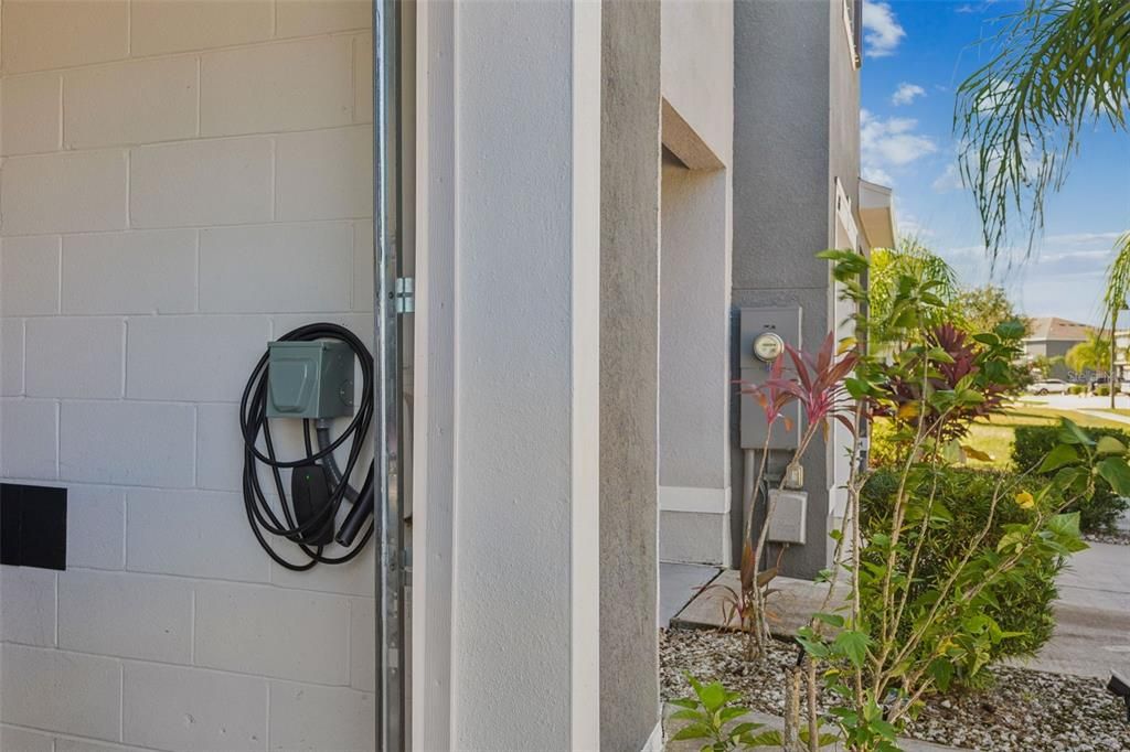 For Sale: $305,000 (3 beds, 2 baths, 1673 Square Feet)