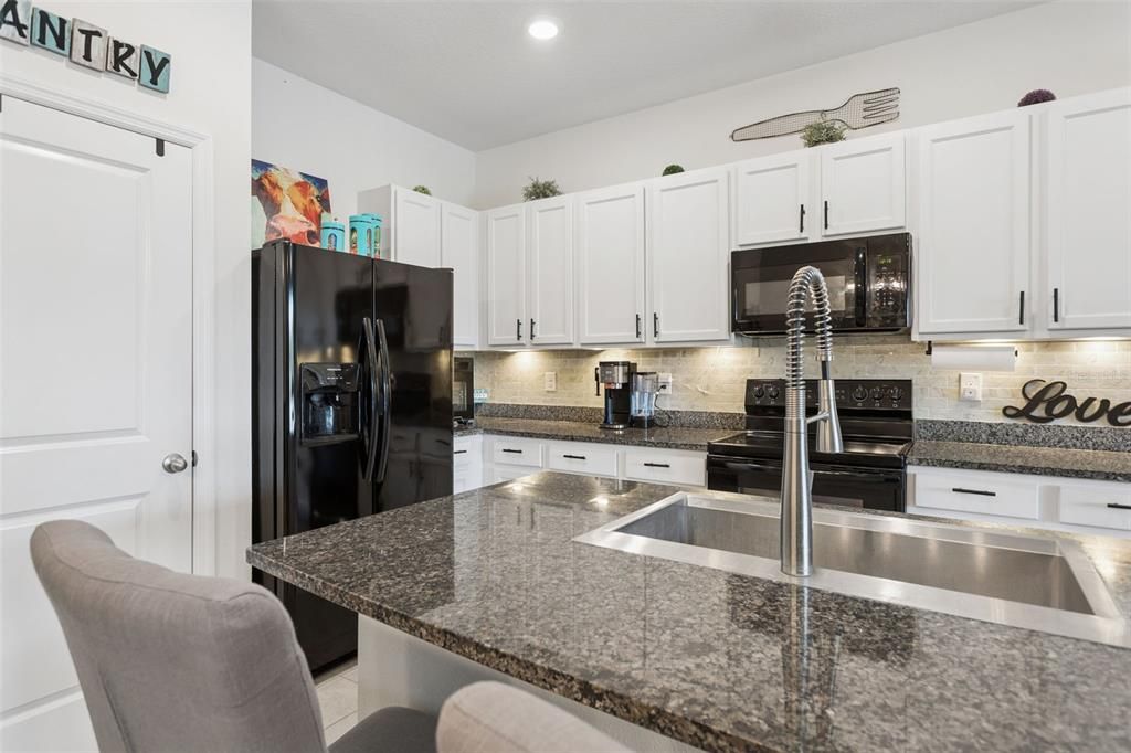 For Sale: $305,000 (3 beds, 2 baths, 1673 Square Feet)