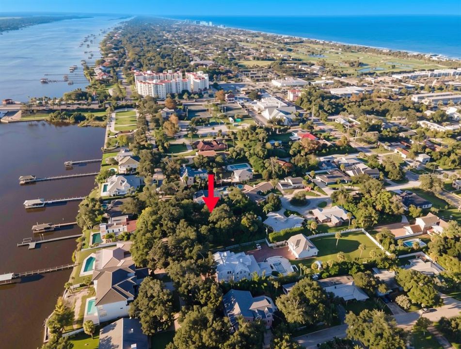 На продажу: $650,000 (0.46 acres)