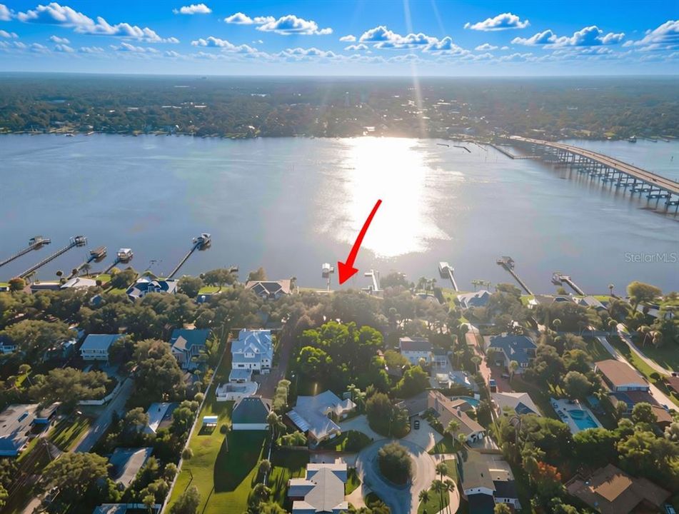 На продажу: $650,000 (0.46 acres)