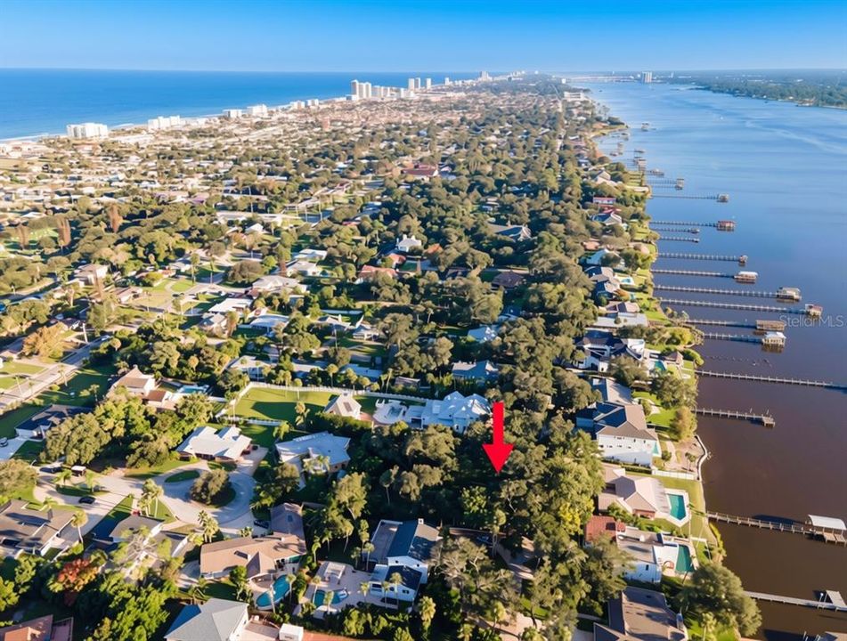 На продажу: $650,000 (0.46 acres)