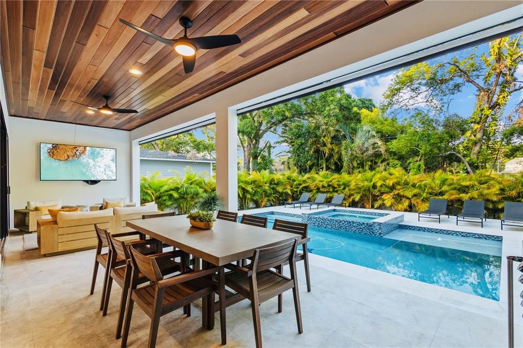 En Venta: $2,499,999 (5 camas, 5 baños, 3700 Pies cuadrados)
