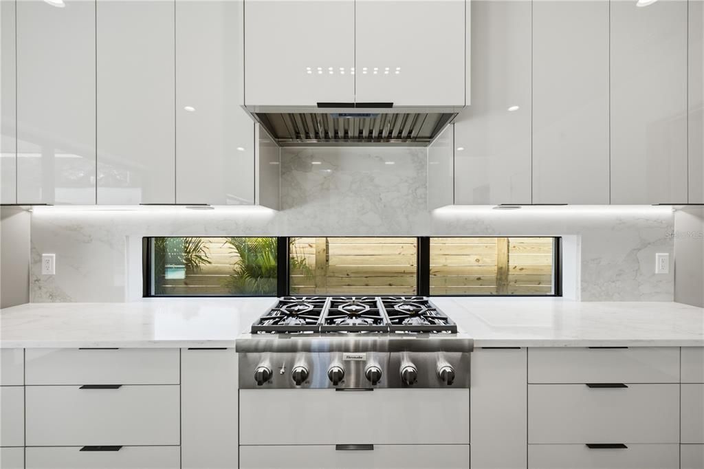 En Venta: $2,499,999 (5 camas, 5 baños, 3700 Pies cuadrados)