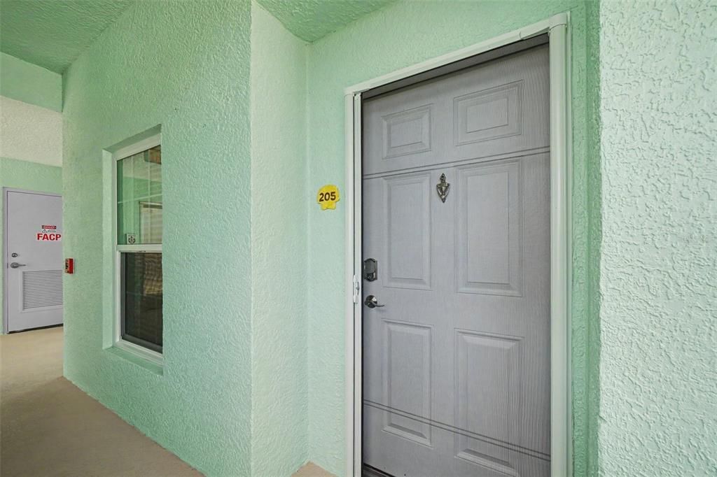 На продажу: $199,000 (2 спален, 2 ванн, 903 Квадратных фут)
