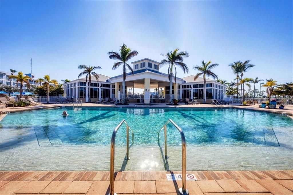 На продажу: $199,000 (2 спален, 2 ванн, 903 Квадратных фут)