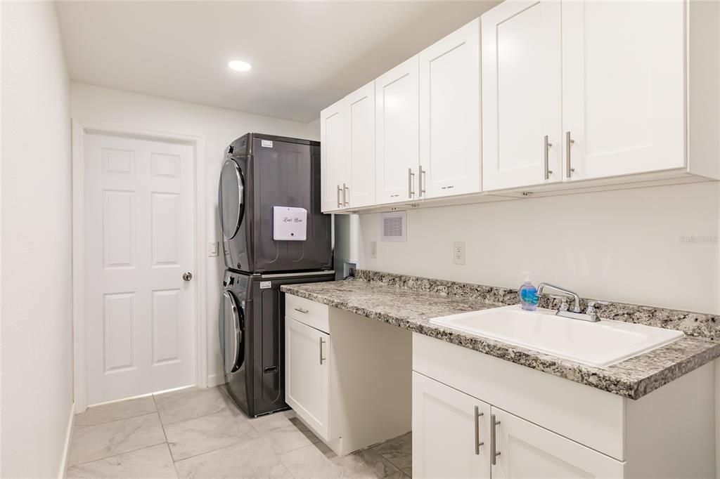 For Sale: $1,615,000 (6 beds, 4 baths, 2933 Square Feet)