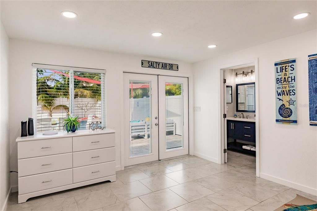 For Sale: $1,615,000 (6 beds, 4 baths, 2933 Square Feet)