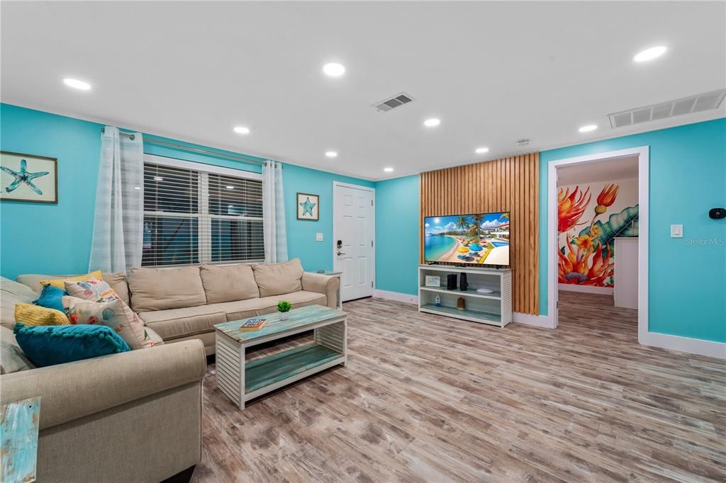 For Sale: $1,615,000 (6 beds, 4 baths, 2933 Square Feet)
