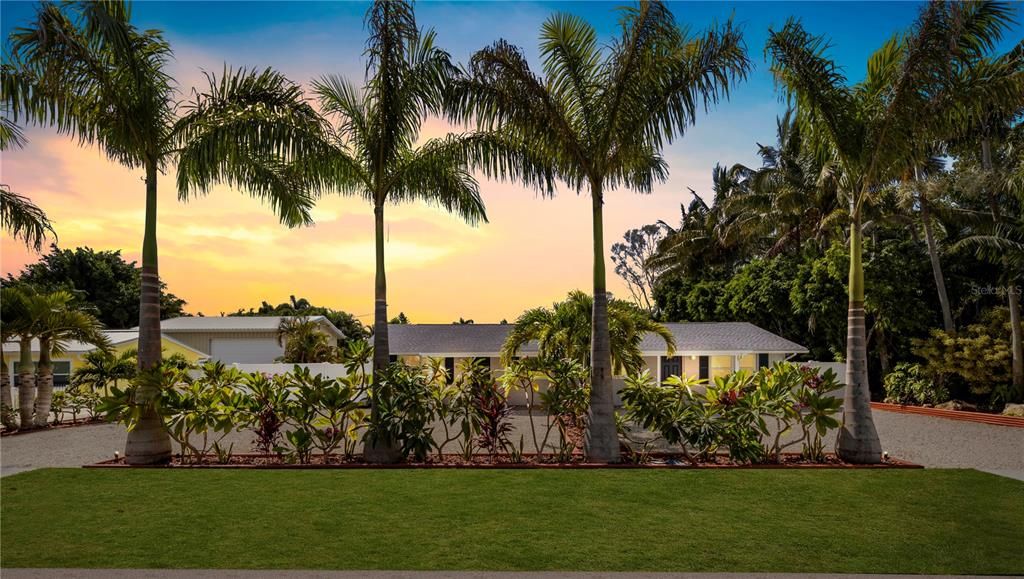 For Sale: $1,615,000 (6 beds, 4 baths, 2933 Square Feet)