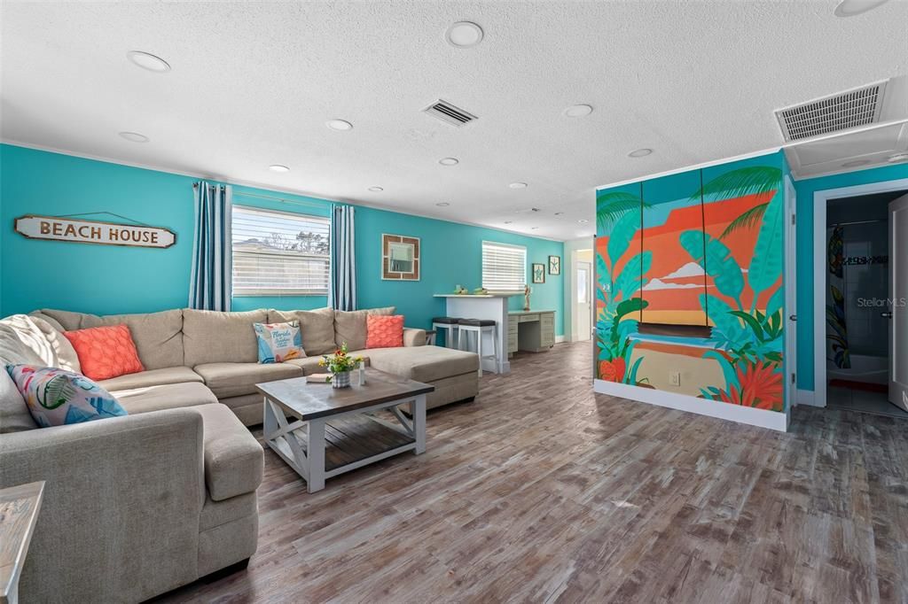 For Sale: $1,615,000 (6 beds, 4 baths, 2933 Square Feet)