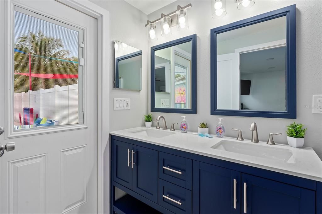 For Sale: $1,615,000 (6 beds, 4 baths, 2933 Square Feet)