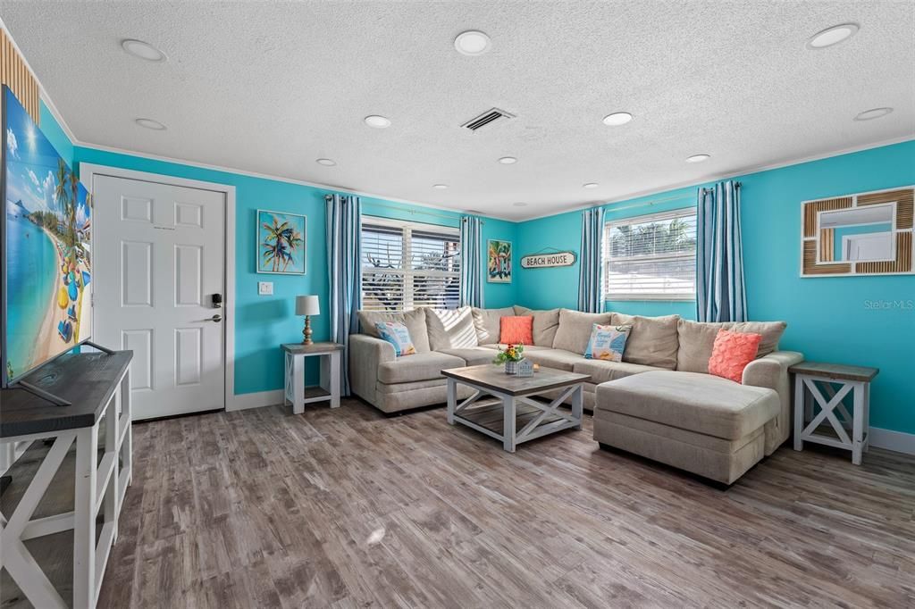 For Sale: $1,615,000 (6 beds, 4 baths, 2933 Square Feet)