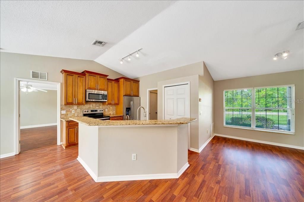 For Rent: $1,700 (3 beds, 2 baths, 1454 Square Feet)