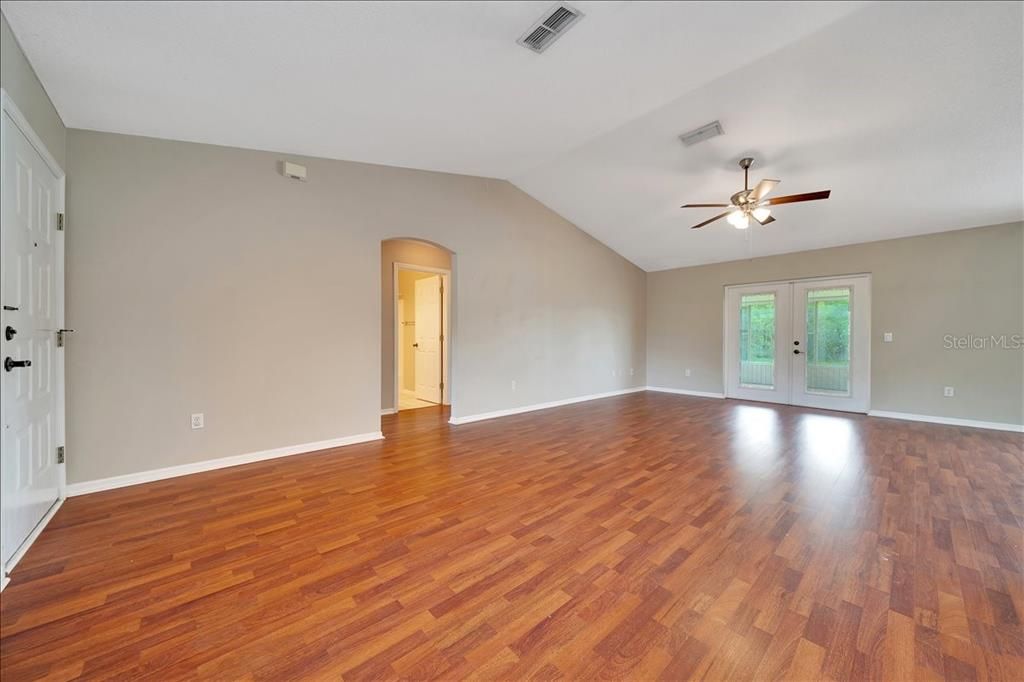 For Rent: $1,700 (3 beds, 2 baths, 1454 Square Feet)