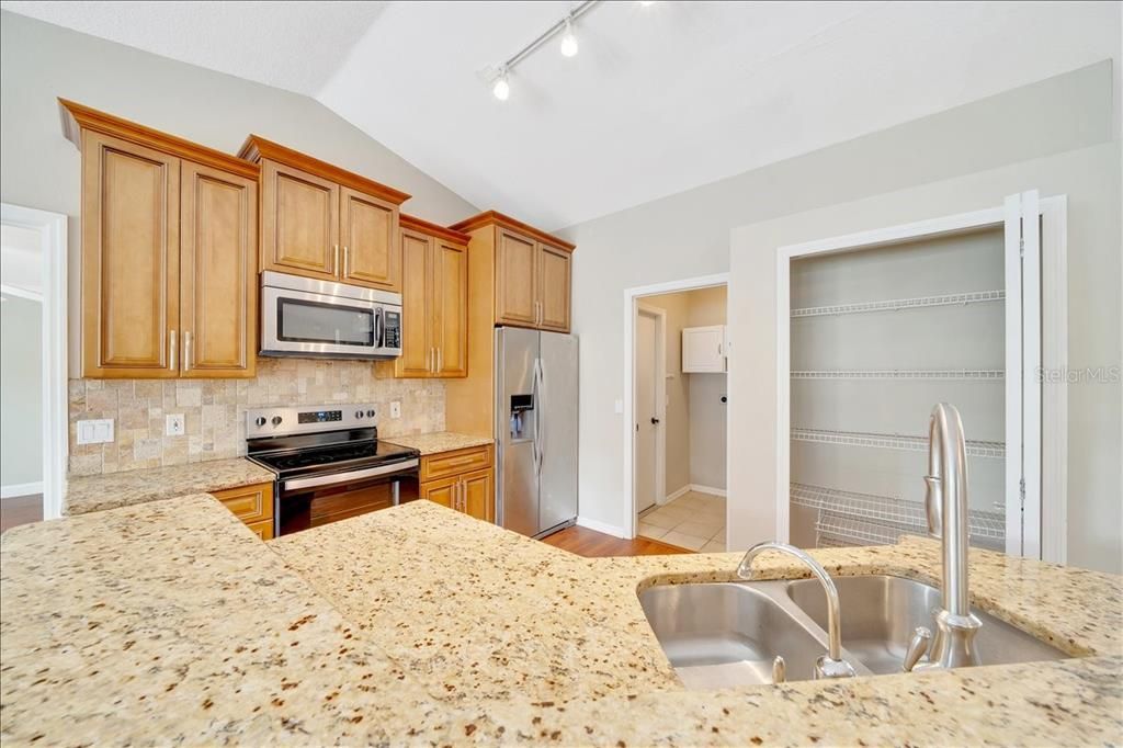 For Rent: $1,700 (3 beds, 2 baths, 1454 Square Feet)