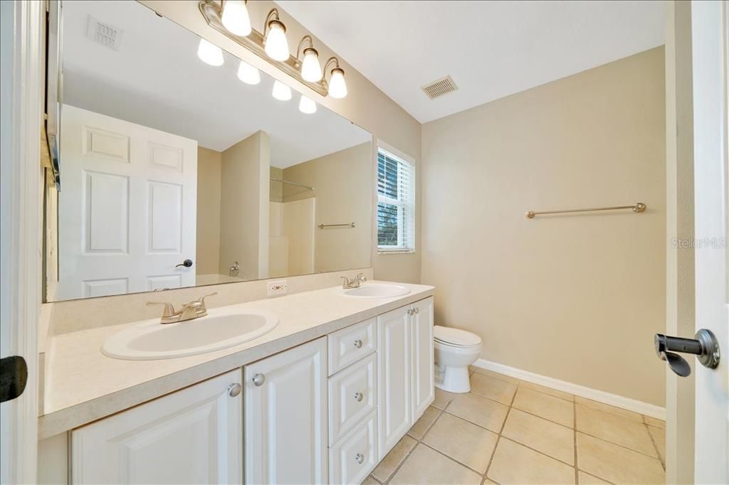 For Rent: $1,700 (3 beds, 2 baths, 1454 Square Feet)
