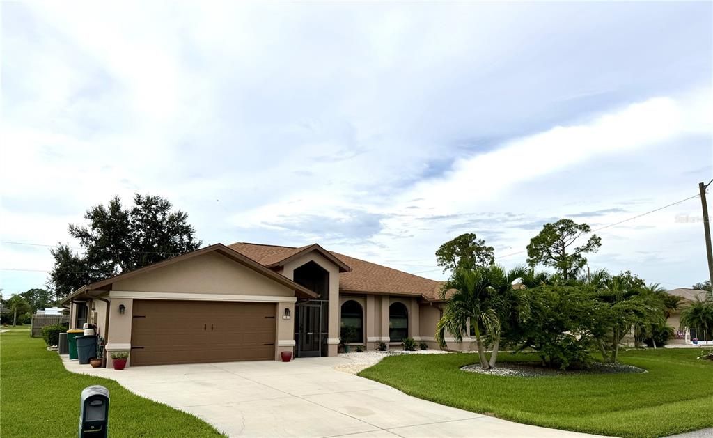 For Sale: $460,000 (3 beds, 2 baths, 2347 Square Feet)
