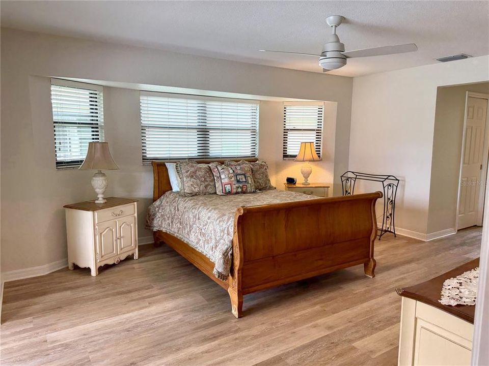 For Sale: $460,000 (3 beds, 2 baths, 2347 Square Feet)