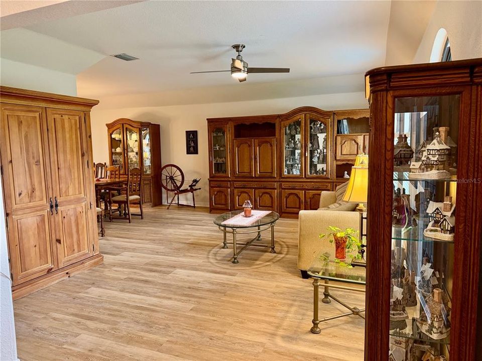 For Sale: $460,000 (3 beds, 2 baths, 2347 Square Feet)