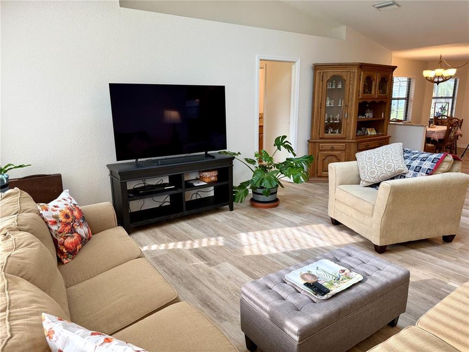 For Sale: $460,000 (3 beds, 2 baths, 2347 Square Feet)