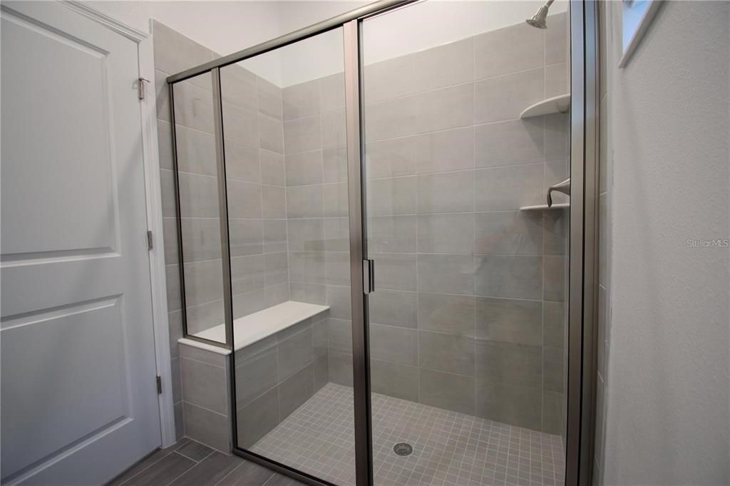 En Venta: $740,000 (4 camas, 3 baños, 2647 Pies cuadrados)