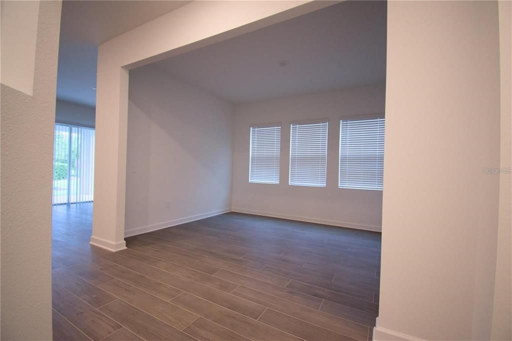 En Venta: $740,000 (4 camas, 3 baños, 2647 Pies cuadrados)