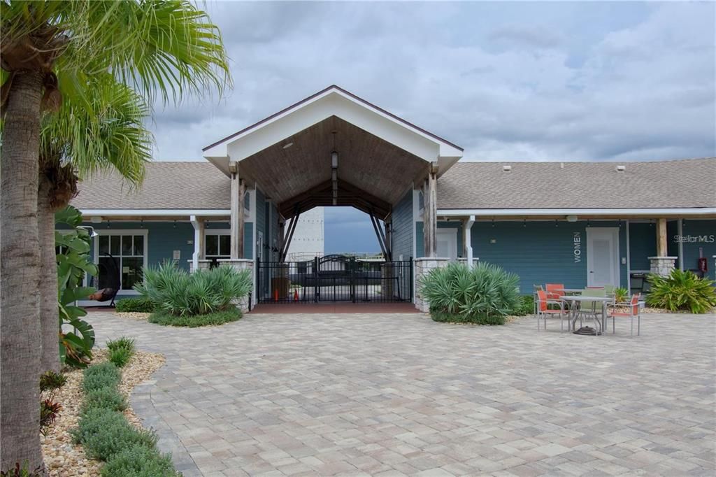 En Venta: $740,000 (4 camas, 3 baños, 2647 Pies cuadrados)