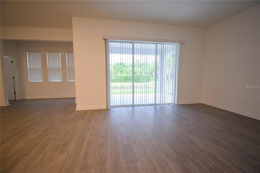 En Venta: $740,000 (4 camas, 3 baños, 2647 Pies cuadrados)