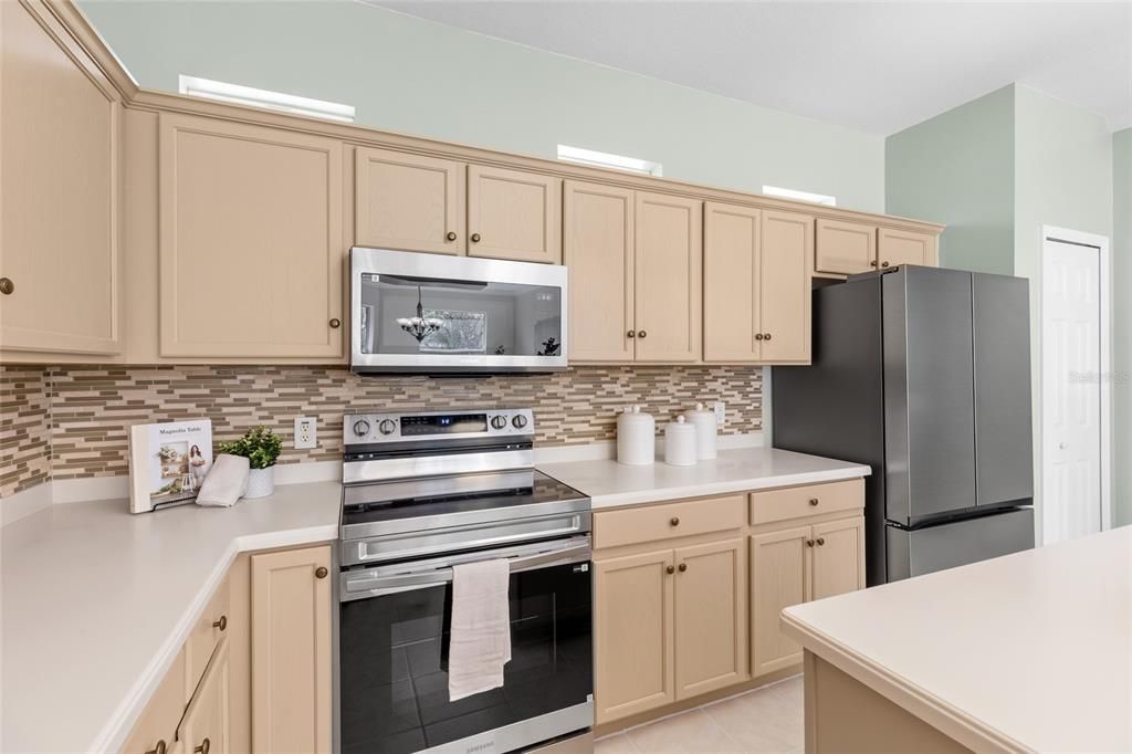 For Sale: $334,900 (3 beds, 2 baths, 1718 Square Feet)