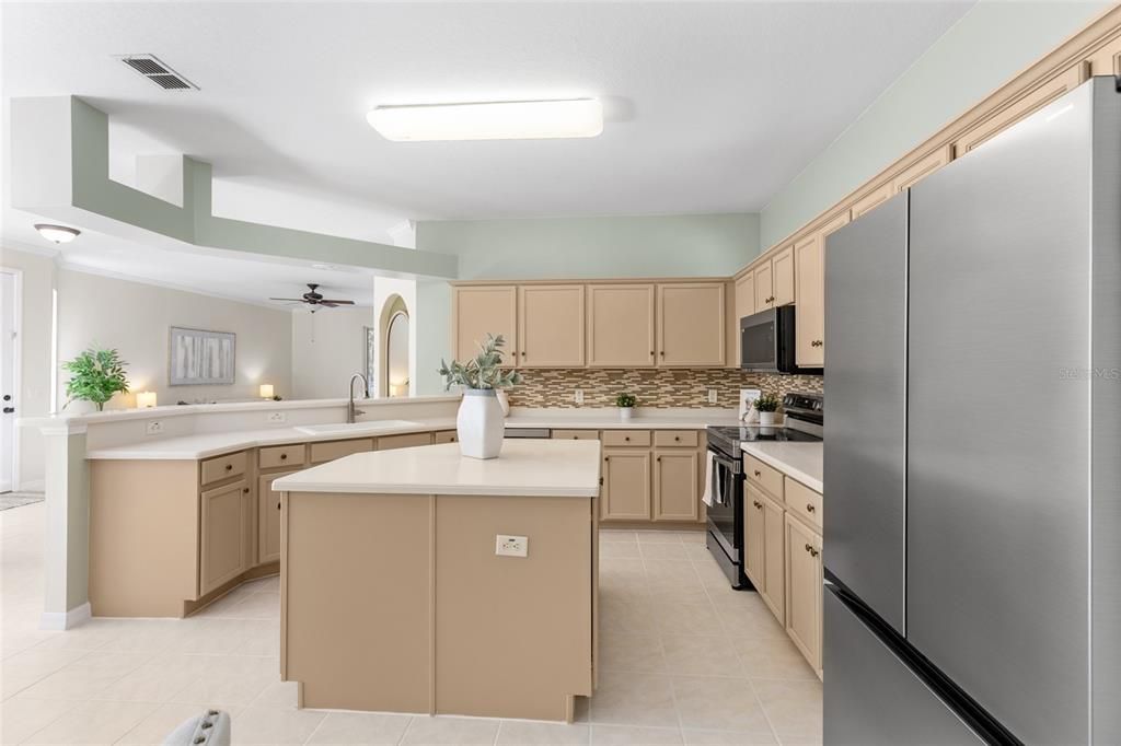 For Sale: $334,900 (3 beds, 2 baths, 1718 Square Feet)
