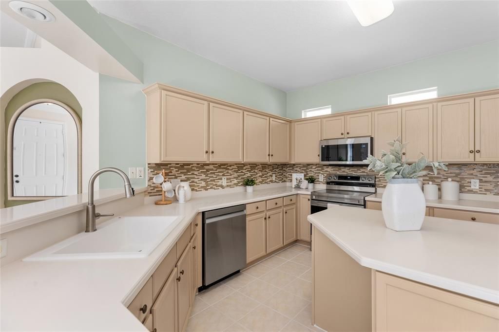 For Sale: $334,900 (3 beds, 2 baths, 1718 Square Feet)