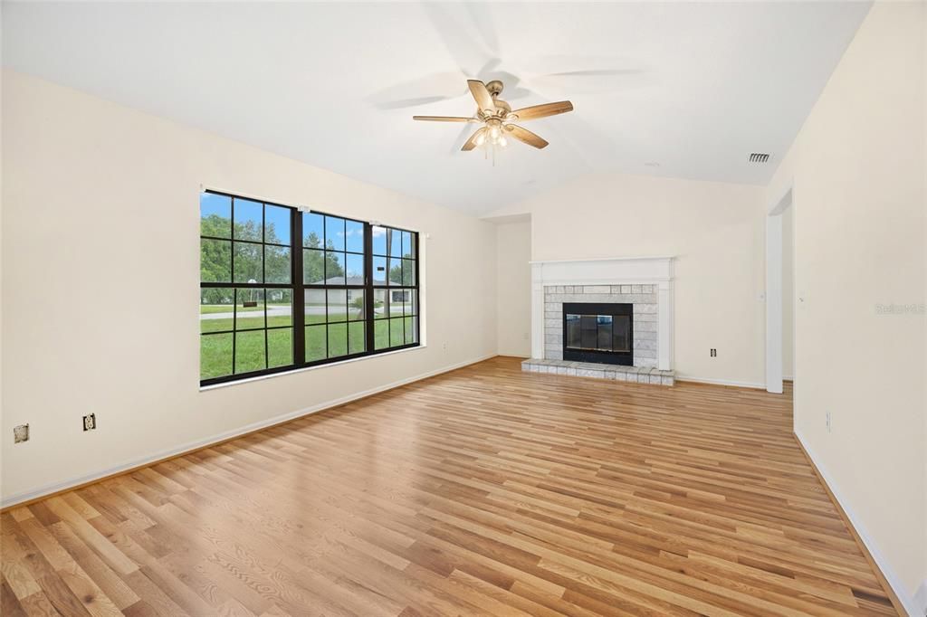 For Sale: $289,000 (3 beds, 2 baths, 1665 Square Feet)