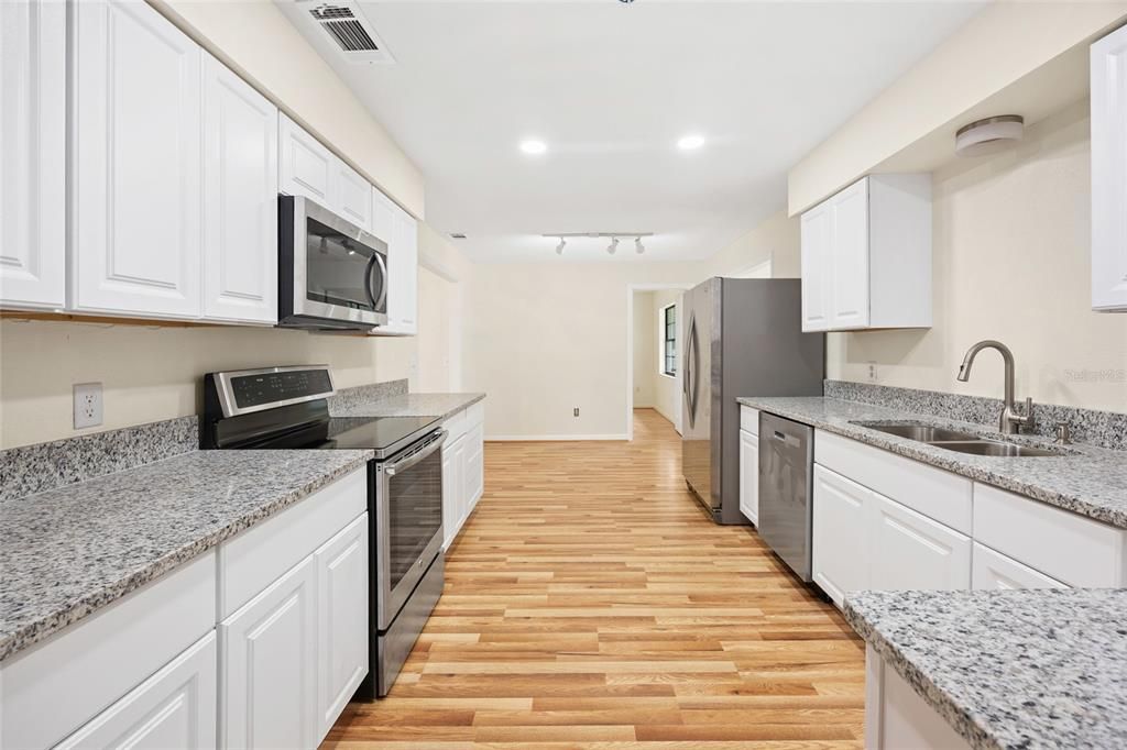 For Sale: $289,000 (3 beds, 2 baths, 1665 Square Feet)