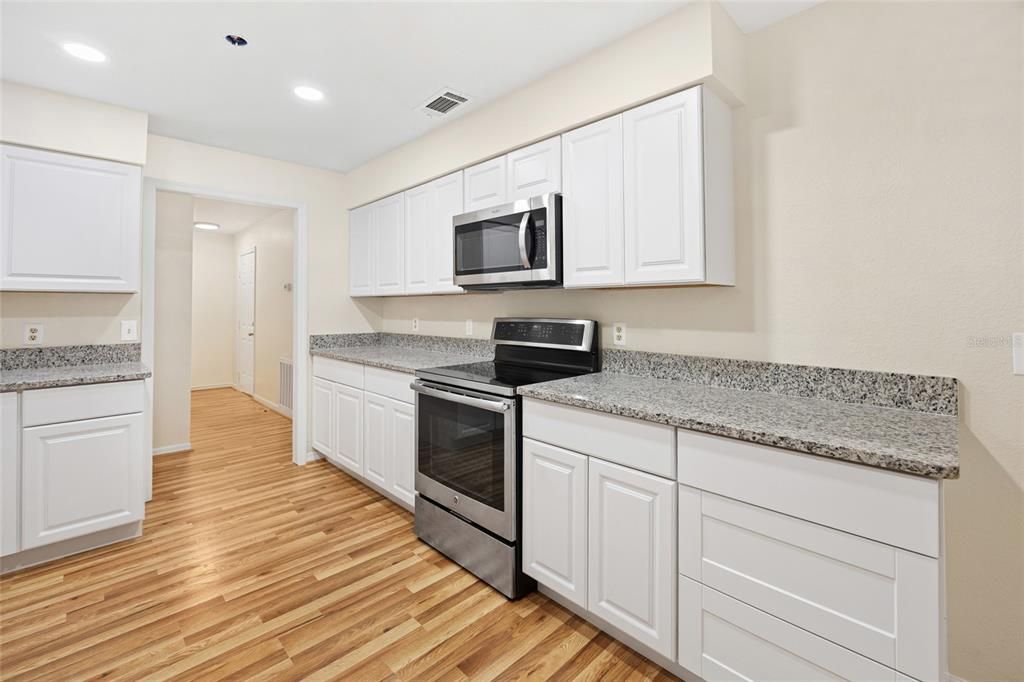 For Sale: $289,000 (3 beds, 2 baths, 1665 Square Feet)