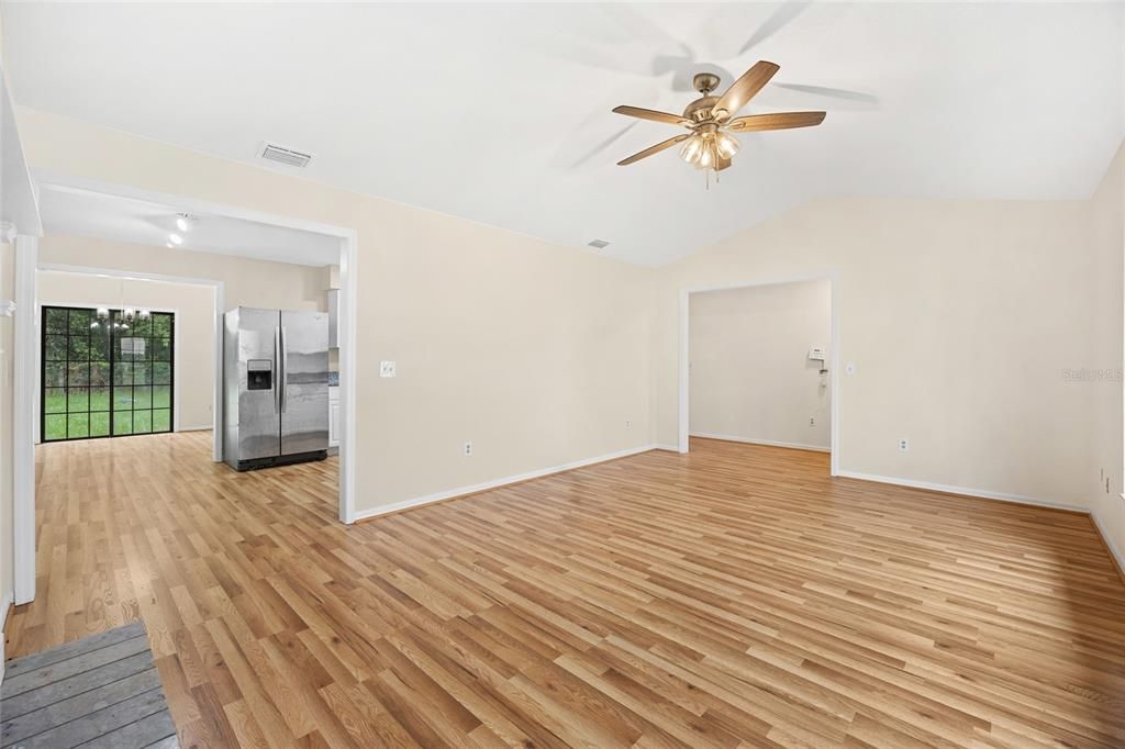 For Sale: $289,000 (3 beds, 2 baths, 1665 Square Feet)