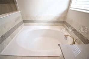 En Venta: $820,000 (4 camas, 2 baños, 2385 Pies cuadrados)