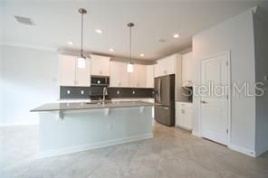 En Venta: $820,000 (4 camas, 2 baños, 2385 Pies cuadrados)