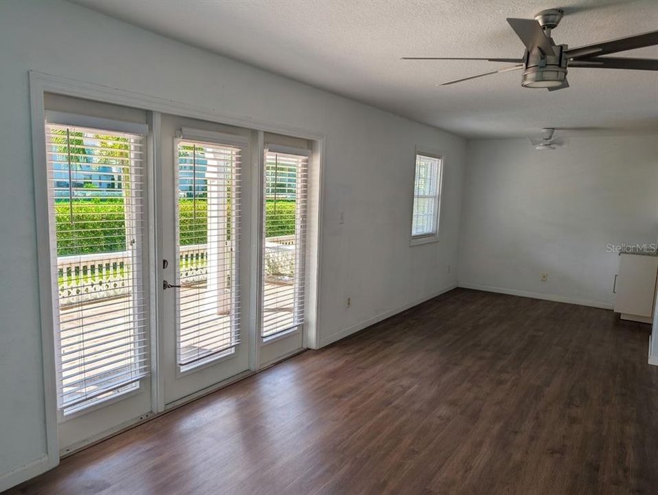 For Sale: $199,000 (1 beds, 1 baths, 646 Square Feet)
