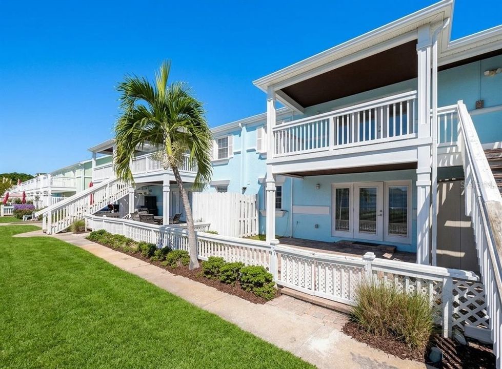 For Sale: $199,000 (1 beds, 1 baths, 646 Square Feet)