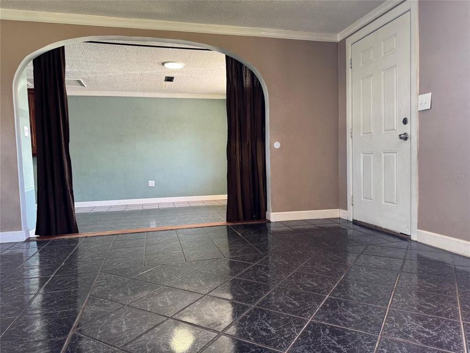 For Rent: $1,950 (3 beds, 1 baths, 1150 Square Feet)