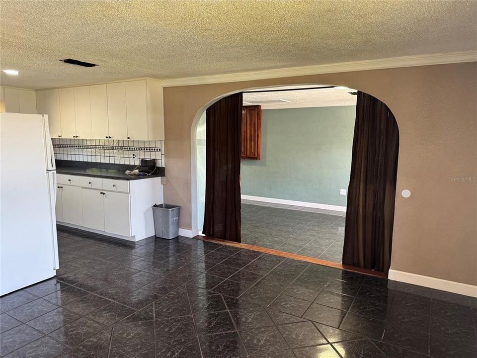 For Rent: $1,950 (3 beds, 1 baths, 1150 Square Feet)