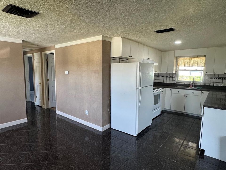 For Rent: $1,950 (3 beds, 1 baths, 1150 Square Feet)