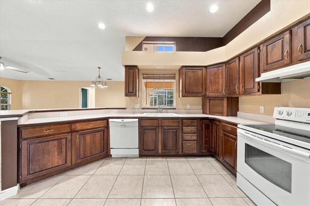 На продажу: $465,000 (3 спален, 2 ванн, 2077 Квадратных фут)