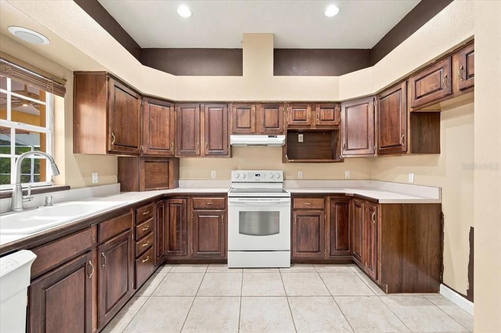 На продажу: $465,000 (3 спален, 2 ванн, 2077 Квадратных фут)