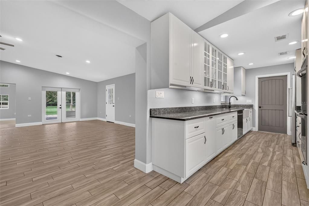 For Sale: $439,000 (3 beds, 2 baths, 1808 Square Feet)