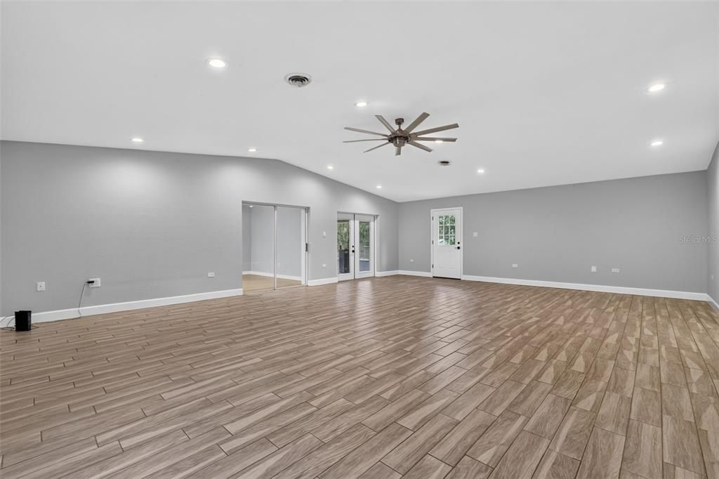 For Sale: $439,000 (3 beds, 2 baths, 1808 Square Feet)