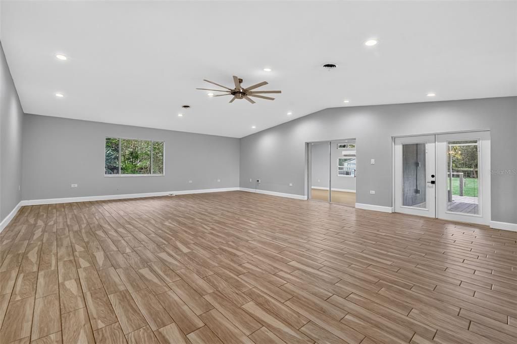 For Sale: $439,000 (3 beds, 2 baths, 1808 Square Feet)