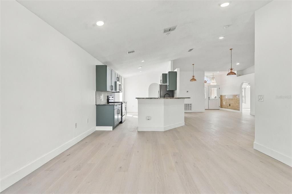 На продажу: $345,000 (3 спален, 2 ванн, 1634 Квадратных фут)